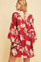 Load image into Gallery viewer, Floral print V-Neck Burgundy
